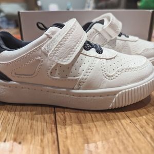 Carter's size 7 Toddler sneakers